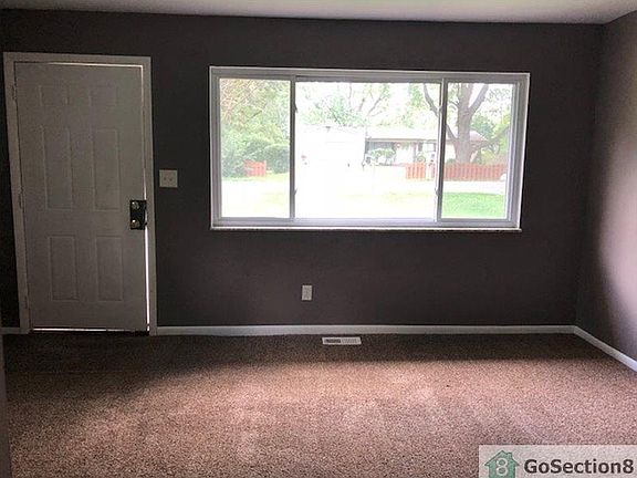 3rd image of 2710 N Hawthorne Ln