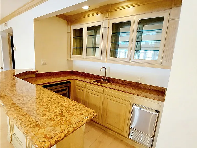 16545 Park Lane Cir — Photo 10
