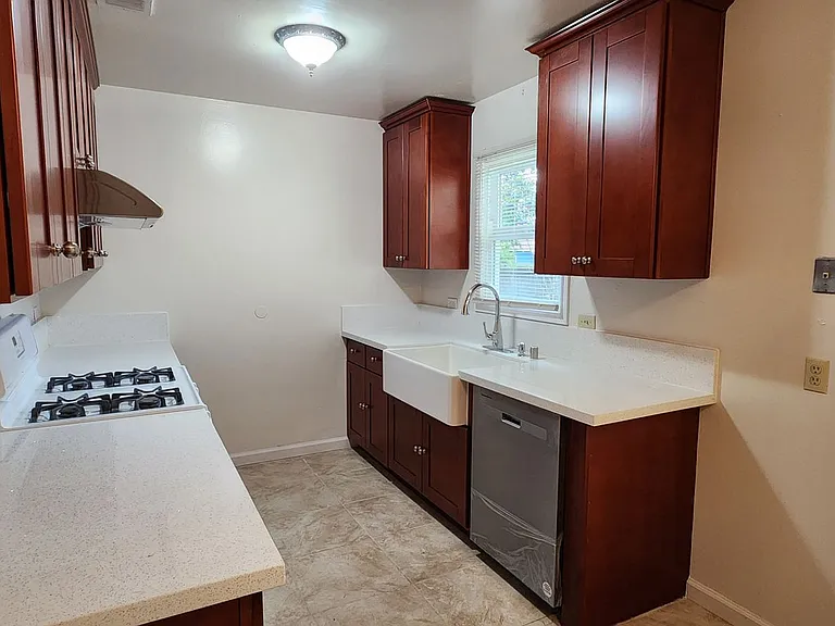 1720 Oregon Dr — Photo 6