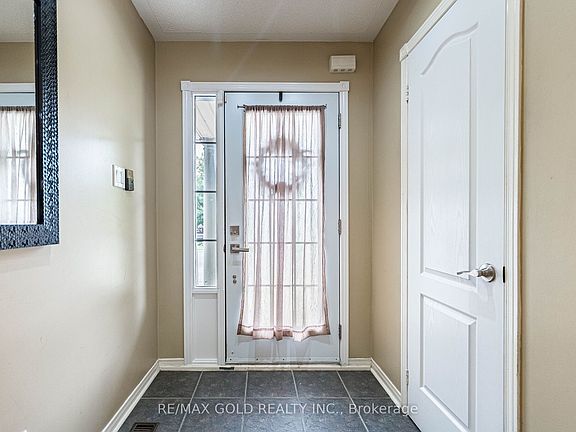 4th image of 48 Redfinch Way