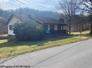 2322 Newberne Rd, Coxs Mills, WV 26342