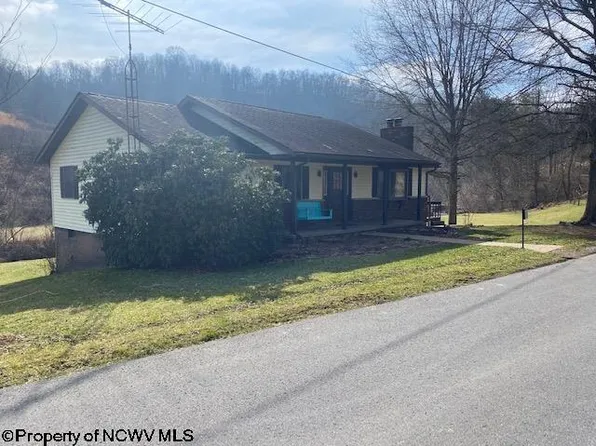 2322 Newberne Rd, Coxs Mills, WV 26342