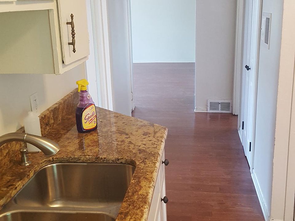 Kitchen - Livingroom Hallway