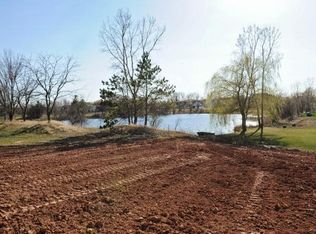 1815 Statue Dr, Neenah, WI 54956