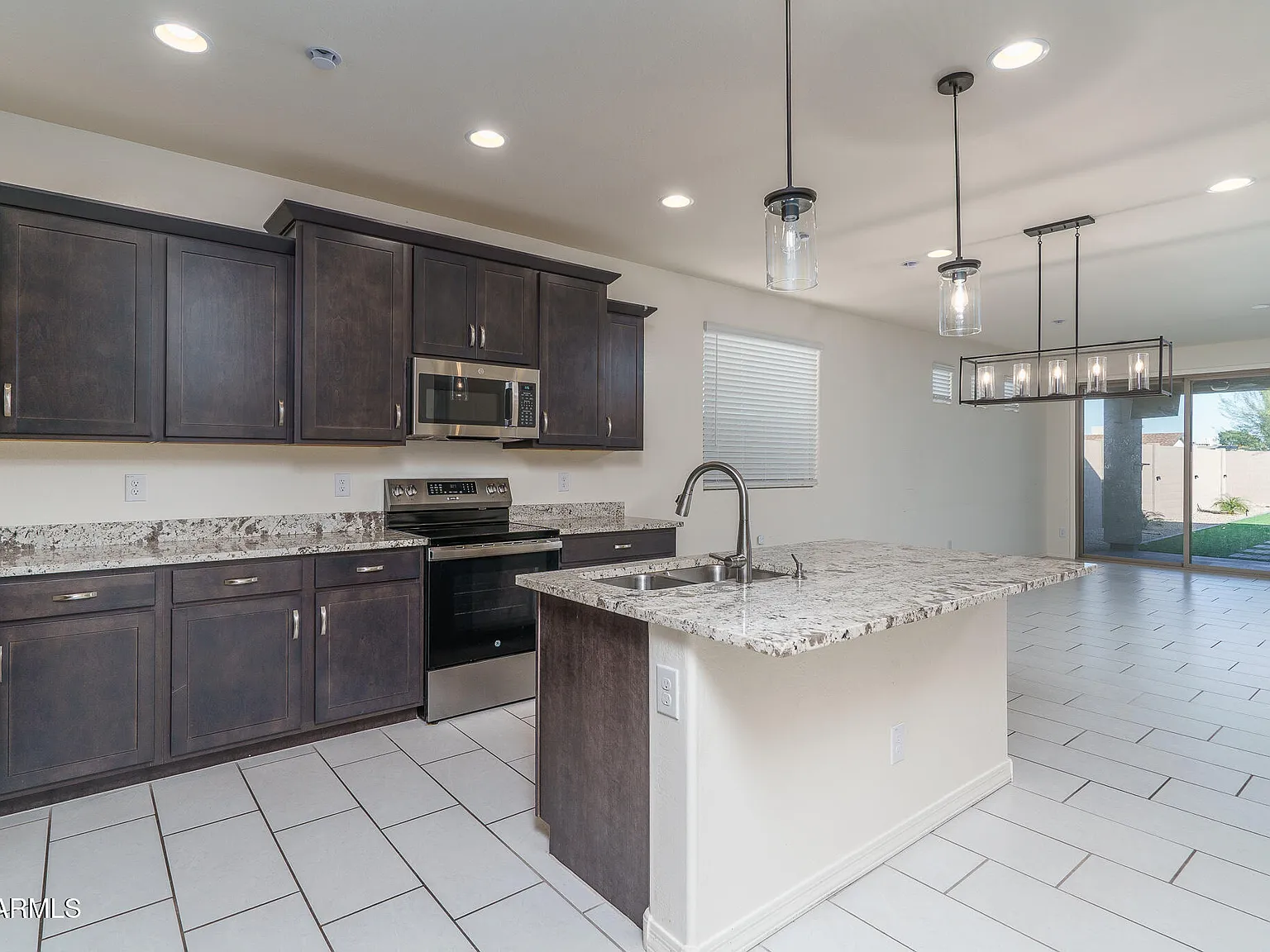 3 bed, 2.5 bath, 1812 sqft, $3,000 — Photo 4