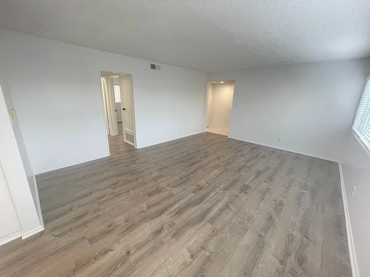 Building Photo - 1045 S Alma St #1