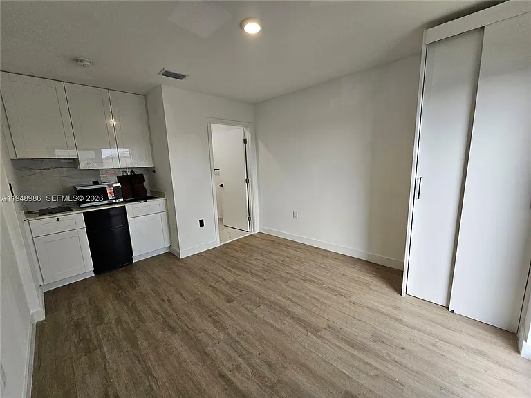 215 NW 13th Pl — Photo 5