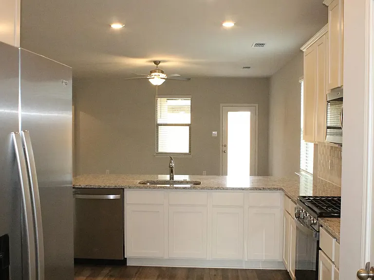 2104 Penaflor Dr — Photo 11