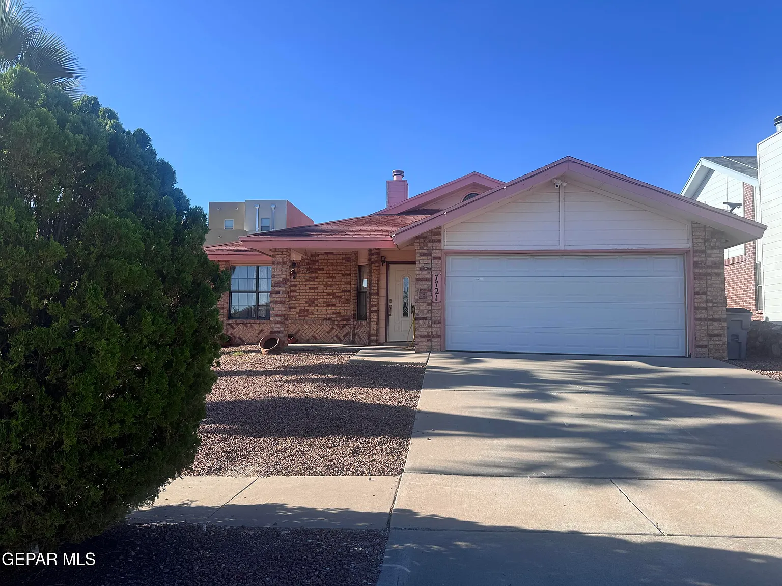 3 bed, 2.0 bath, 1747 sqft, $1,900 — Photo 2