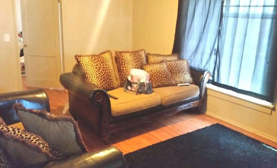 2nd image of 816 B St NE