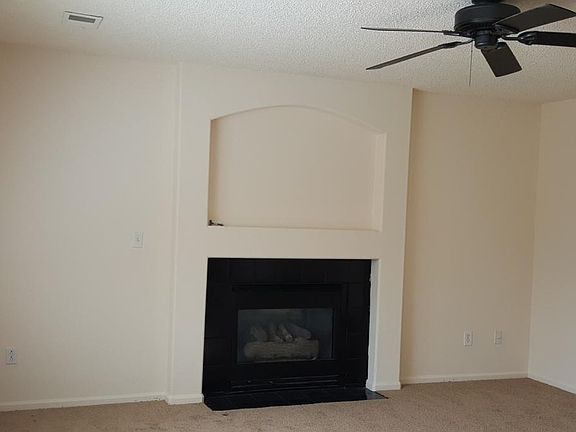 Family Room
Gas Fireplace