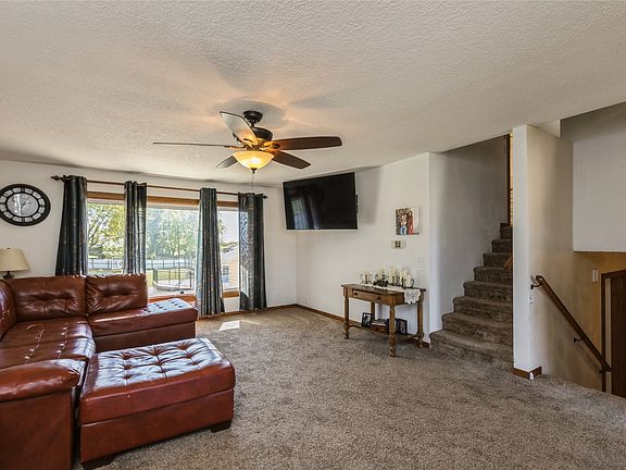 5th image of 307 E Jasper St