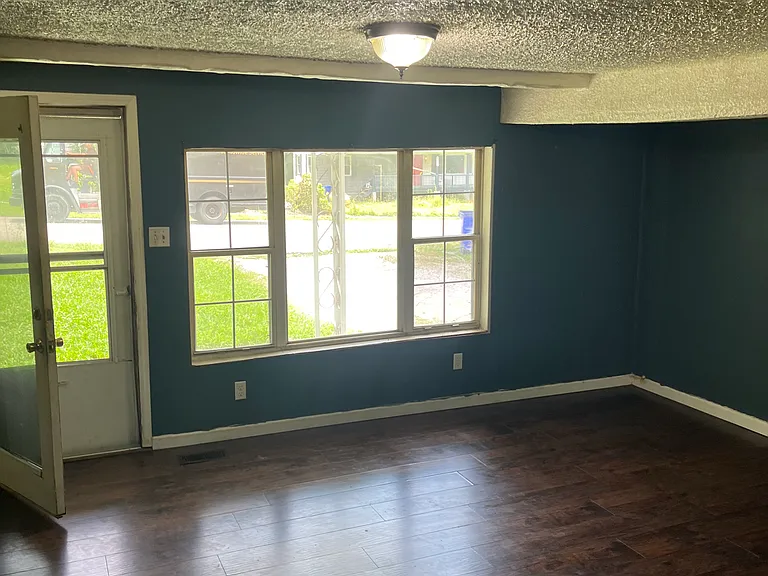 545 Chamberlain Ave — Photo 2