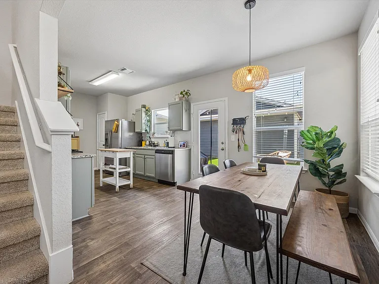 2202 Arborside Dr — Photo 4