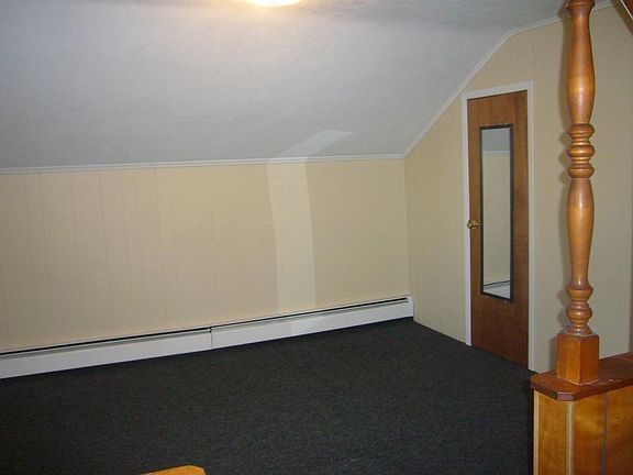 living room/bedroom area without furnishings