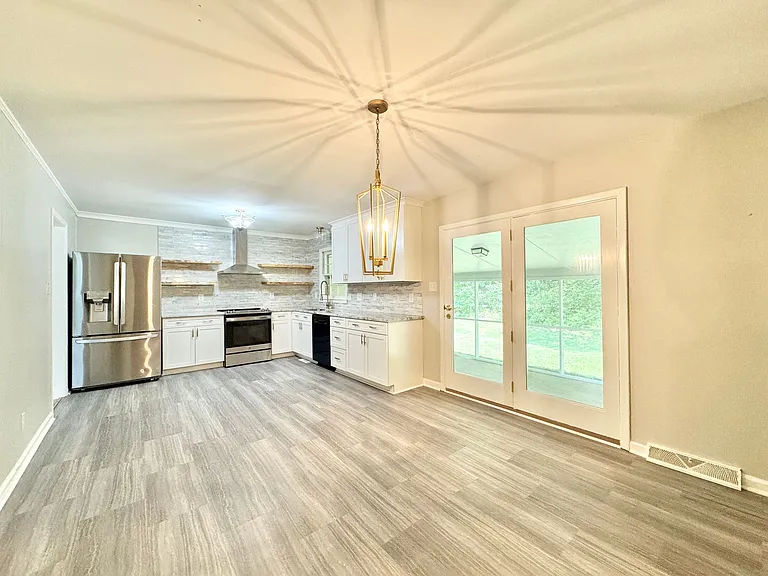 3030 Robin Hood Dr — Photo 6