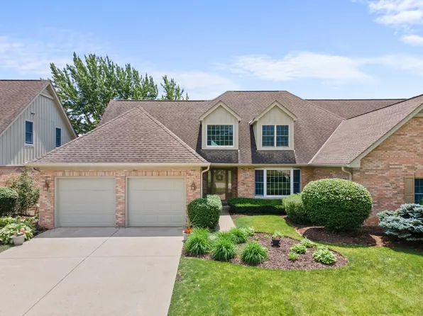 828 Wedgewood Dr, Crystal Lake, IL 60014