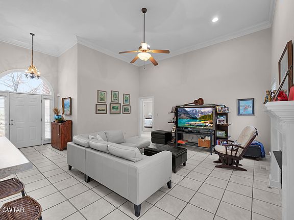 3rd image of 2111 Willow Trace Dr