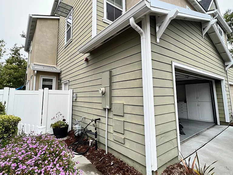 3591 Sacramento Dr — Photo 1