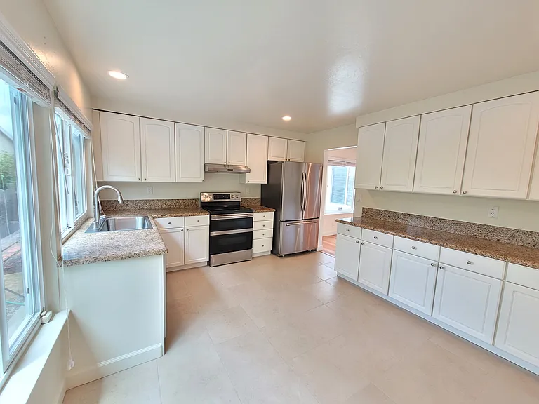 1093 Jamaica St — Photo 4