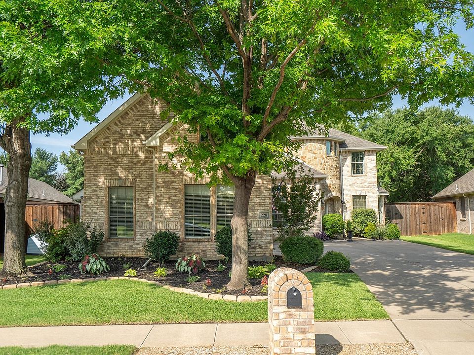 1st image of 228 Livingston Dr