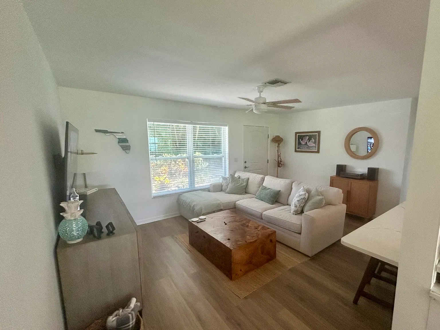 3 bed, 2.0 bath, 1196 sqft, $4,500 — Photo 4