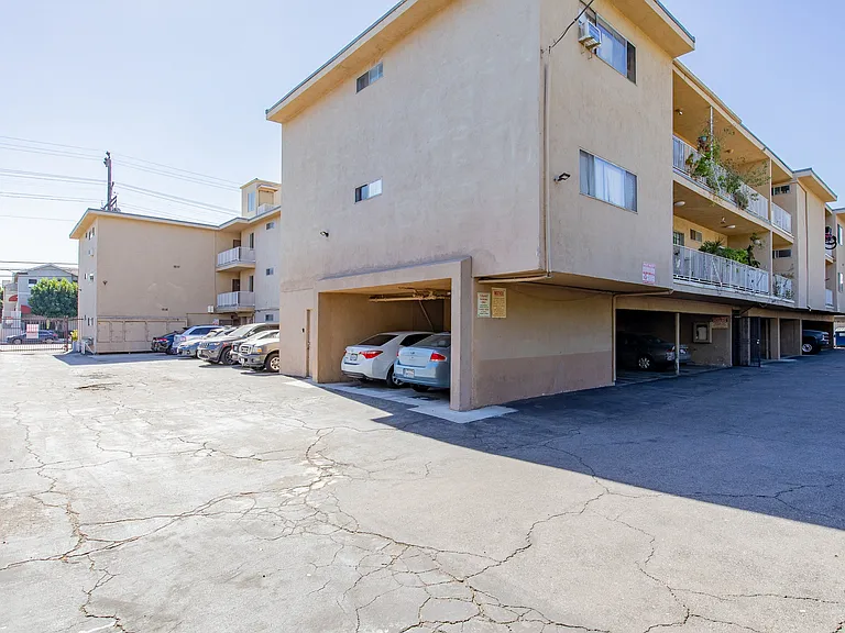 Magnolia Apartments — Photo 13