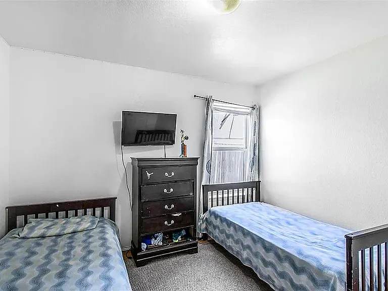 1214 Varacruz Dr — Photo 3