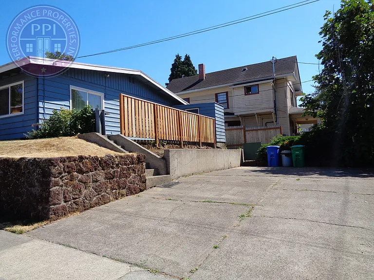 2612-2614 SE Francis St — Photo 12