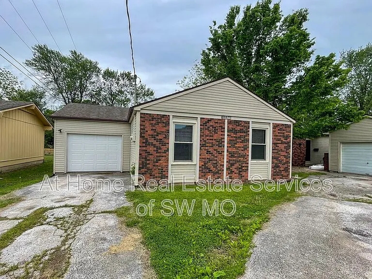 3356 E Whiteside St — Photo 1