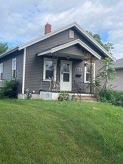 1st image of 905 12th St NE