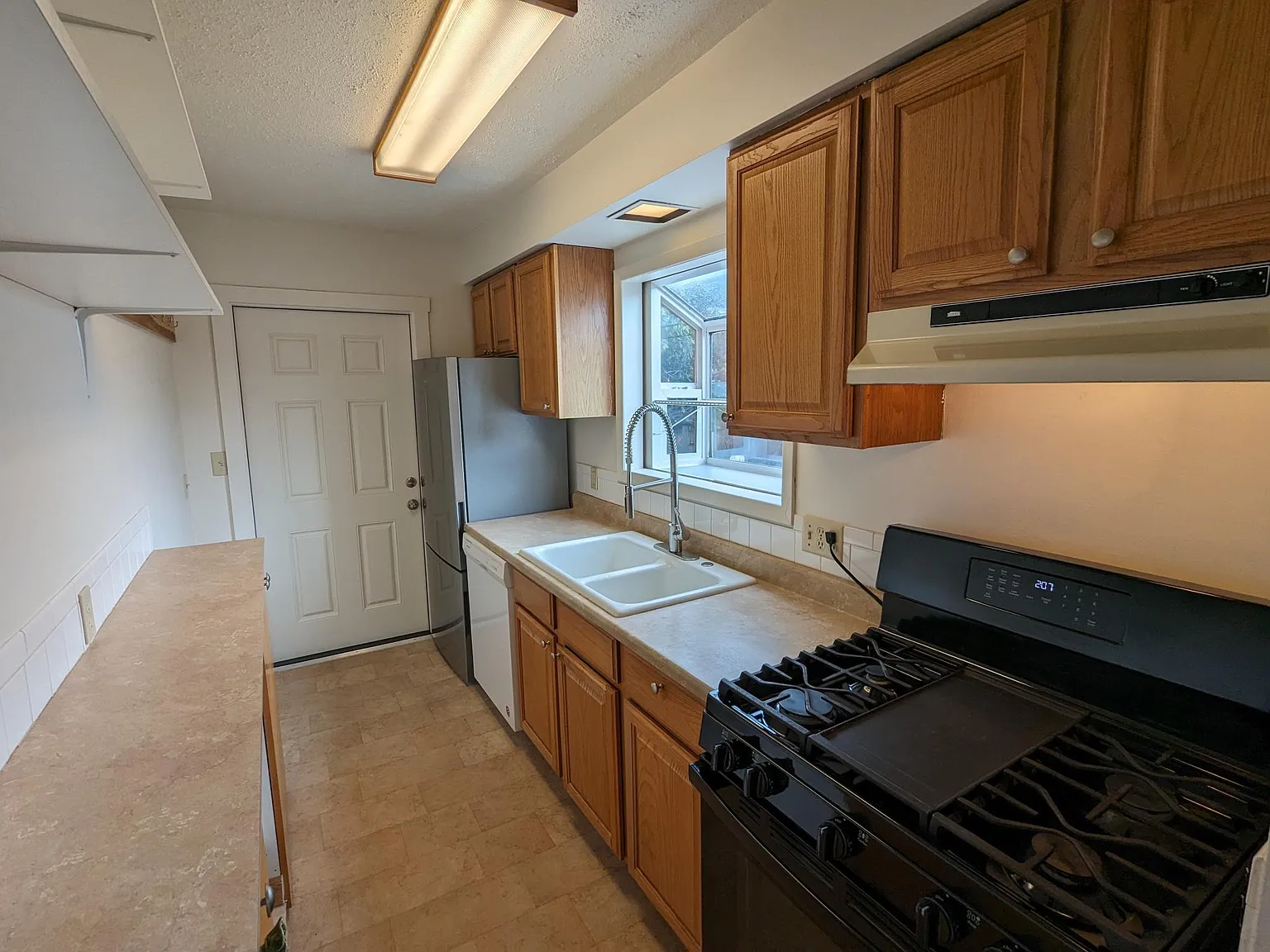 2 bed, 1804 sqft, $2,100 — Photo 3