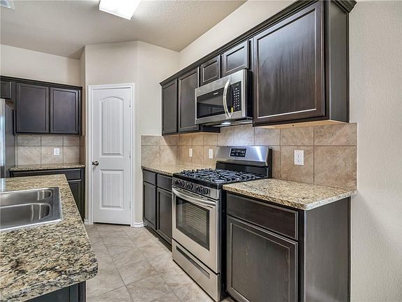 3rd image of 6925 Helm Ln
