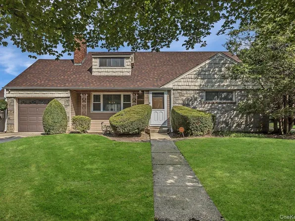 305 Crowell Street, Hempstead, NY 11550