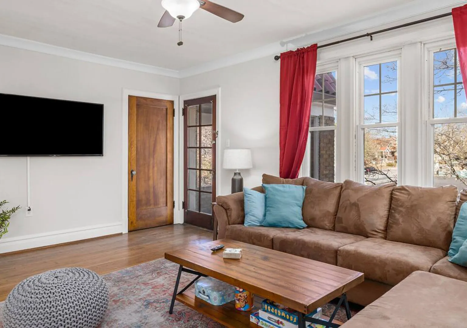 Comfy King Bed | Ideal Location | Pet-Friendly — Photo 3