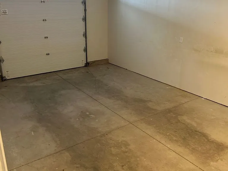 1072 Abigail Ln — Photo 12