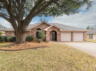 6101 Kenilworth Dr, Arlington, TX 76001