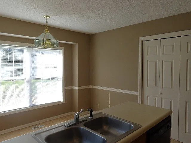 Building Photo - 345 Broadmore Dr