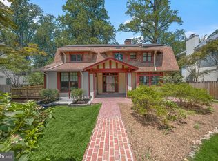 4215 Lorcom Ln, Arlington, VA 22207