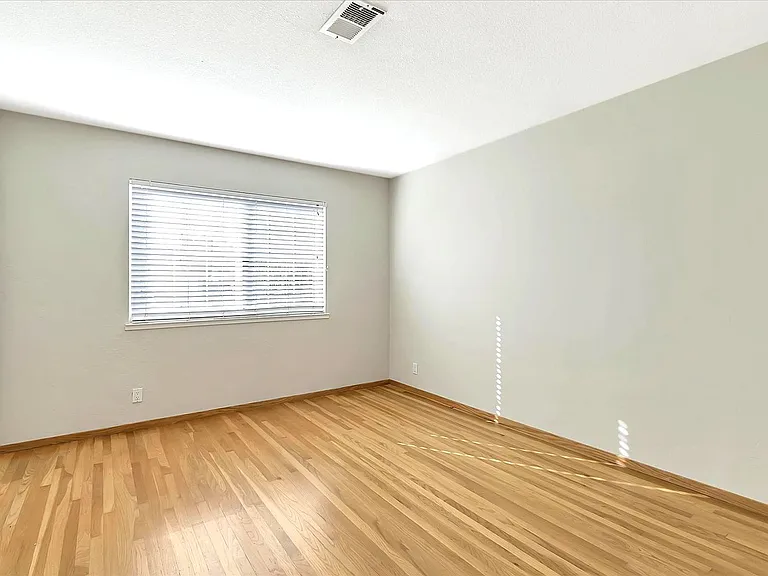 1383 Bouret Dr — Photo 5