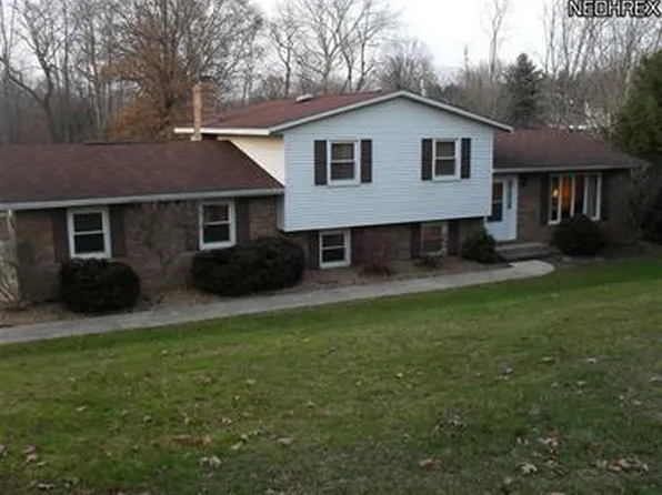 8231 Mona St SW, Navarre, OH 44662
