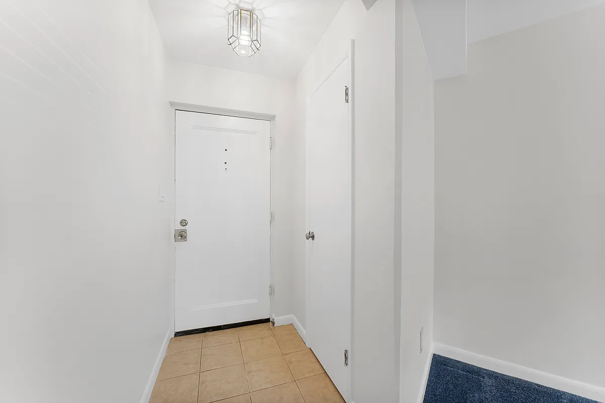 Building Photo - 7034 Strathmore St #5