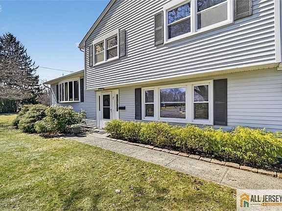 3rd image of 7 Griggs Rd