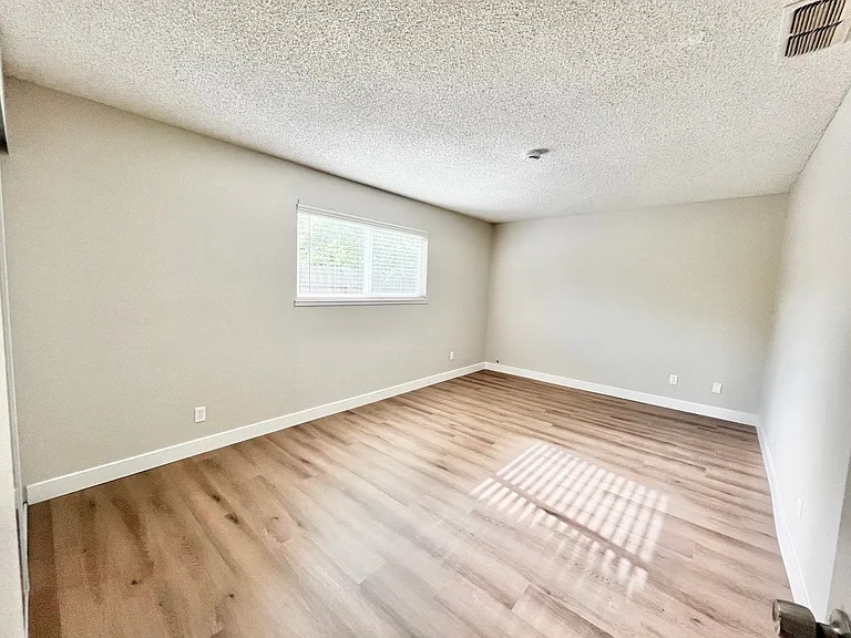 5632 Cypress Avenue — Photo 11