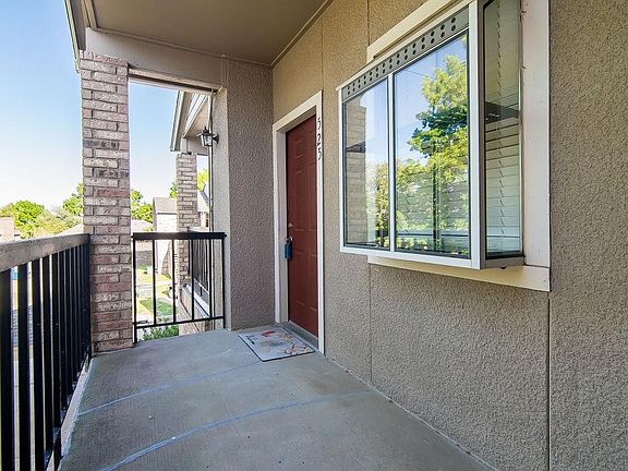 3rd image of 1700 Amelia Ct APT 525