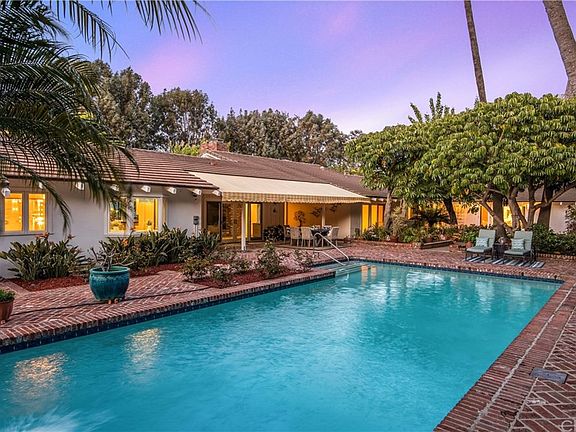 3rd image of 2724 Palos Verdes Dr N