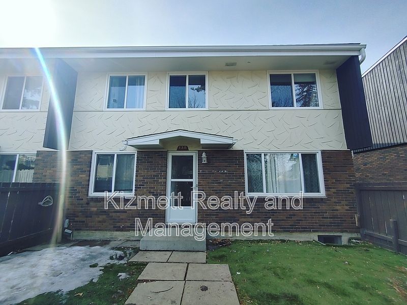 1st image of 158 Roseland Vlg NW