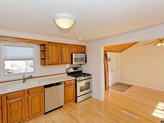 4th image of 156 Ballston Ave