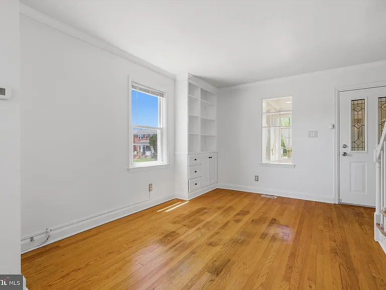 363 Gusryan St — Photo 6
