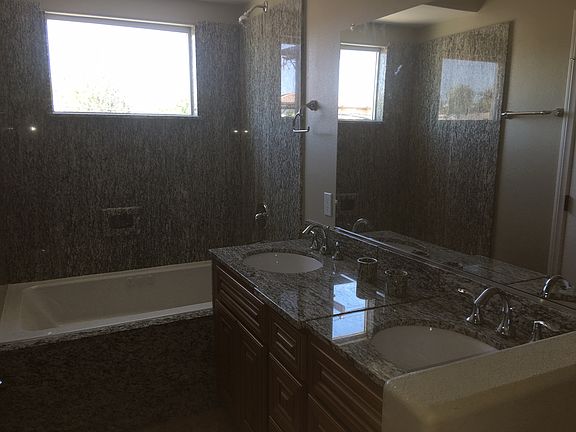 5th image of 3000 East 8th St #3000